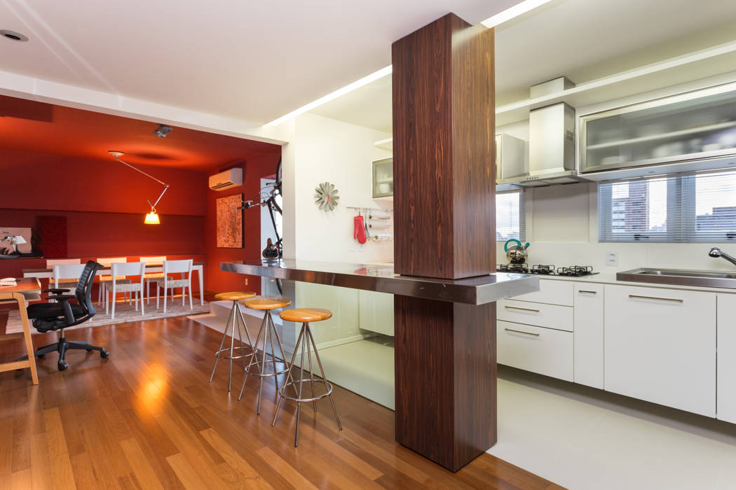 Apartamento Vermelho, Johnny Thomsen Arquitetura e Design Johnny Thomsen Arquitetura e Design Modern kitchen