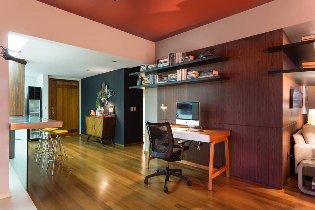 Apartamento Vermelho, Johnny Thomsen Arquitetura e Design Johnny Thomsen Arquitetura e Design Modern Corridor, Hallway and Staircase