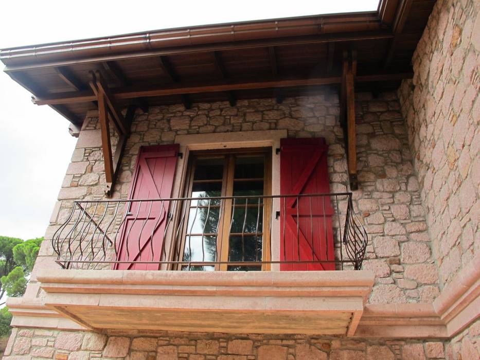 Bağyüzü Taş Ev, Plano Mimarlık ve Teknoloji Plano Mimarlık ve Teknoloji Country style balcony, veranda & terrace Stone
