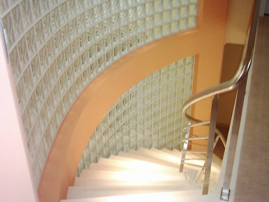 homify Pasillos, vestíbulos y escaleras clásicas