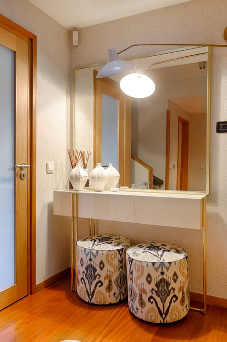 Pasillos, vestíbulos y escaleras de estilo ecléctico de ShiStudio Interior Design Ecléctico