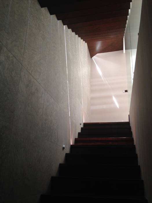 escalera doble iarkitektura Pasillos, vestíbulos y escaleras minimalistas Madera Acabado en madera