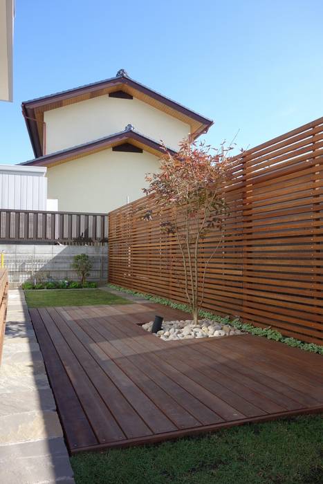 ガーデン「ウッド＋芝庭」 埼玉県さいたま市, NOD GARDEN NOD GARDEN Jardines de estilo moderno