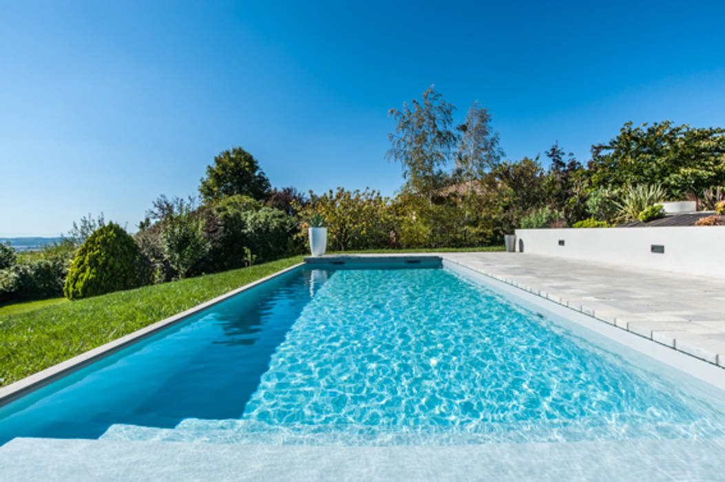 Piscine vue sur le Lauragais, Pixcity Pixcity Piscinas de estilo minimalista Piscinas