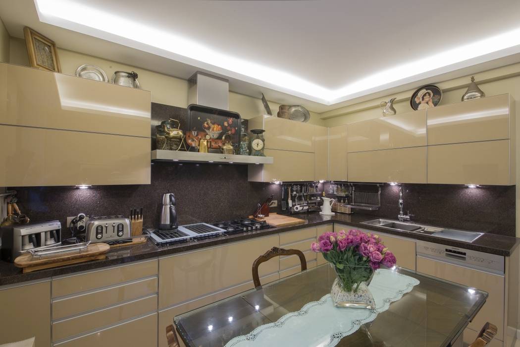 Suadiye Selvili Sitesi, Plano Mimarlık ve Teknoloji Plano Mimarlık ve Teknoloji Classic style kitchen Cabinets & shelves