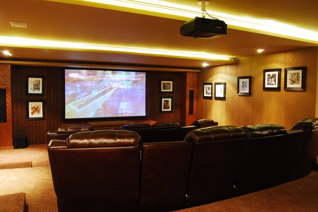 CINEMA EM CASA? SIM, É POSSÍVEL !, MBDesign Arquitetura & Interiores MBDesign Arquitetura & Interiores 視聽室