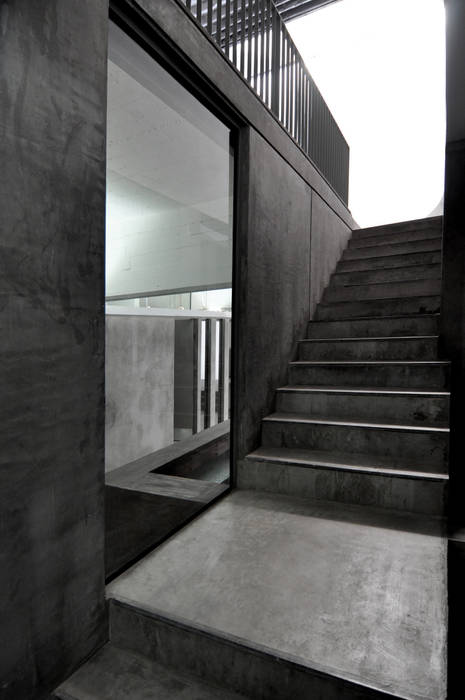 ESCALERA STUDIO 02 Ramiro Zubeldia Arquitecto Pasillos, vestíbulos y escaleras de estilo moderno Hormigón