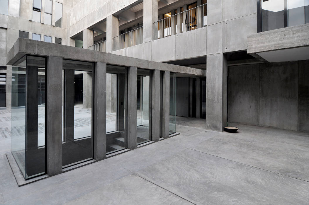 BUBBLESTUDIOS, Ramiro Zubeldia Arquitecto Ramiro Zubeldia Arquitecto Modern Corridor, Hallway and Staircase Concrete