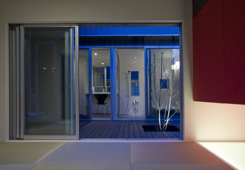 カーリビングのある家, 有限会社 橋本設計室 有限会社 橋本設計室 Modern style bathrooms