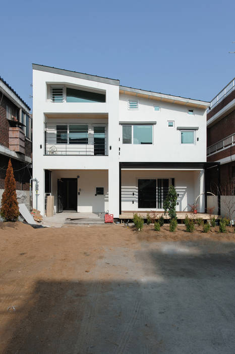 황금동주택 (Hwanggeumdong House), 위빌 위빌 모던스타일 주택 하늘,식물,창문,건물,고정물,토지,도시 디자인,분양 아파트,주거 지역,부동산