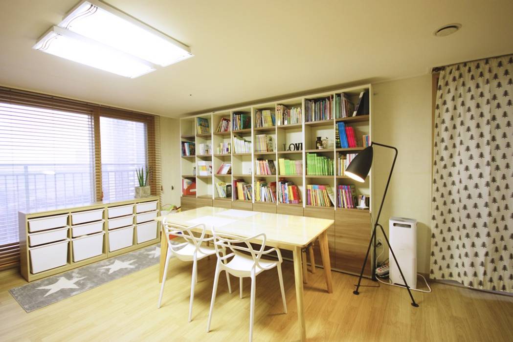 광교 서재형거실 홈스타일링(Kwanggyo APT), homelatte homelatte Moderne Esszimmer