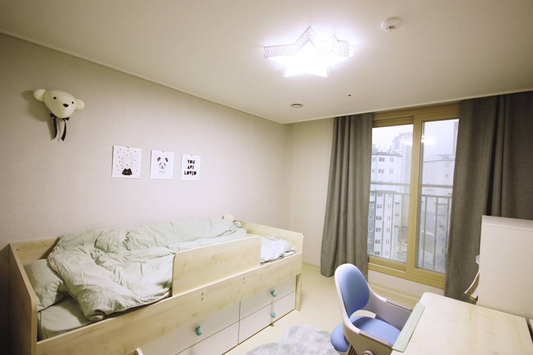 광교 서재형거실 홈스타일링(Kwanggyo APT), homelatte homelatte Chambre moderne