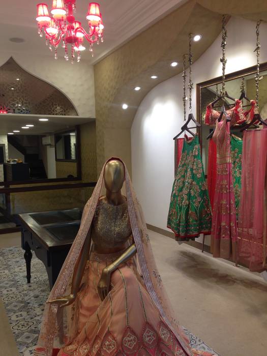 COUTURE STORE IN MUMBAI - BANDRA, Mars dezine Consultants Mars dezine Consultants Commercial spaces Offices & stores