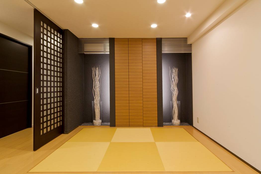 リビングに和のテイストを入れ、畳下収納やデザイン収納のある家, MACHIKO KOJIMA PRODUCE MACHIKO KOJIMA PRODUCE Dormitorios de estilo asiático