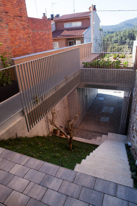 Viladecavalls House, CABRÉ I DÍAZ ARQUITECTES CABRÉ I DÍAZ ARQUITECTES 미니멀리스트 정원