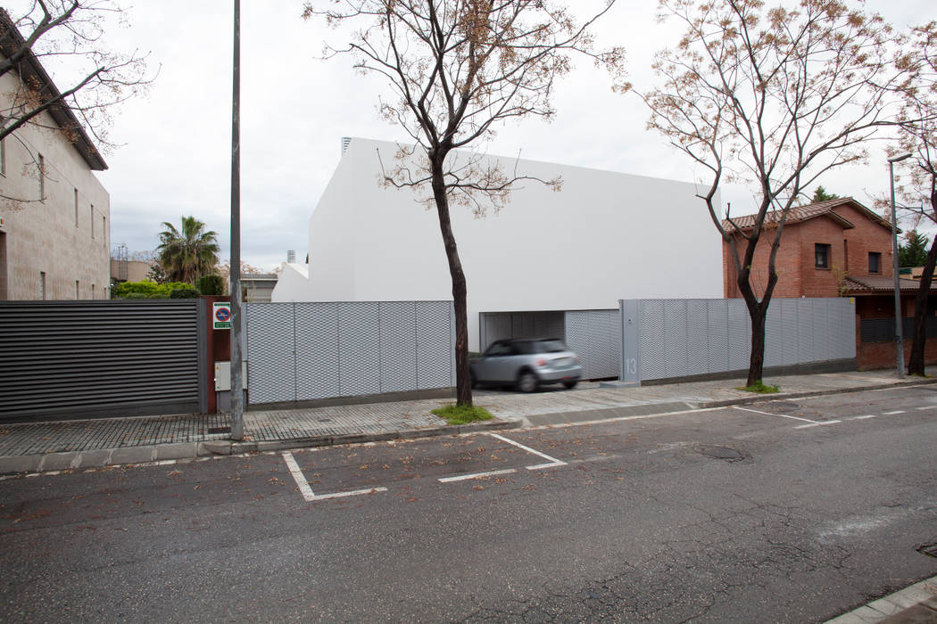 Fachada CABRÉ I DÍAZ ARQUITECTES Casas de estilo minimalista