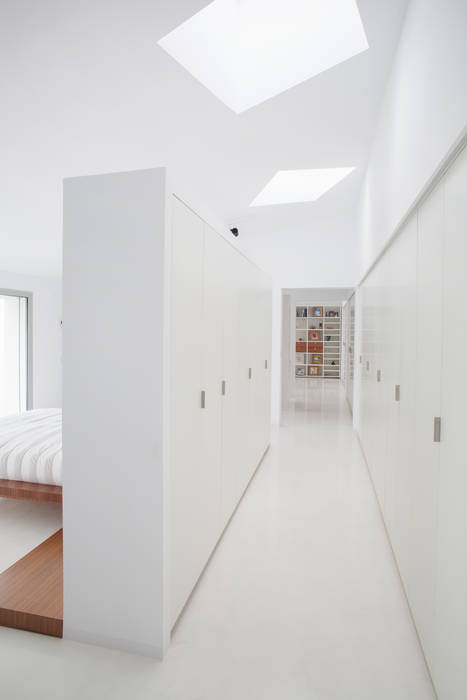 Vestidor CABRÉ I DÍAZ ARQUITECTES Walk in closets de estilo minimalista