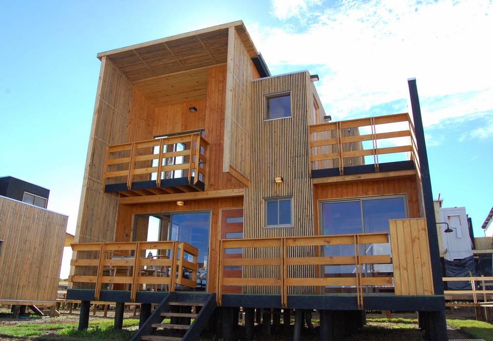 Cabañas Loft San Antonio, EstradaMassera Arquitectura EstradaMassera Arquitectura Modern balcony, veranda & terrace Wood Wood effect