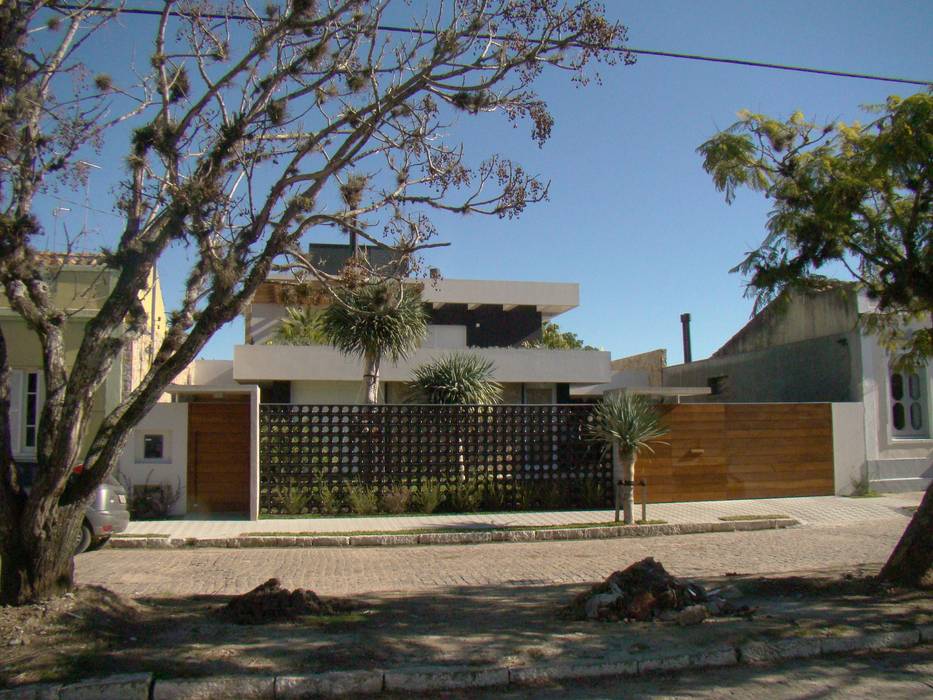 Residencia Unifamiliar AI, Jader e Ivan Arquitetos Jader e Ivan Arquitetos Casas modernas