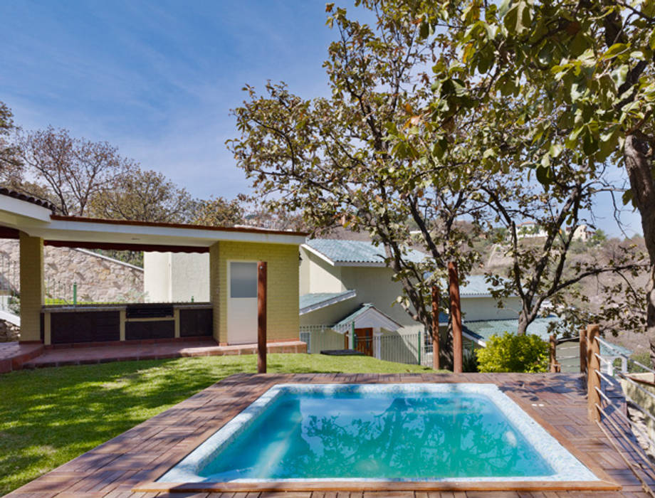 residencia Gallardo, Excelencia en Diseño Excelencia en Diseño Piscina in stile coloniale Laterizio