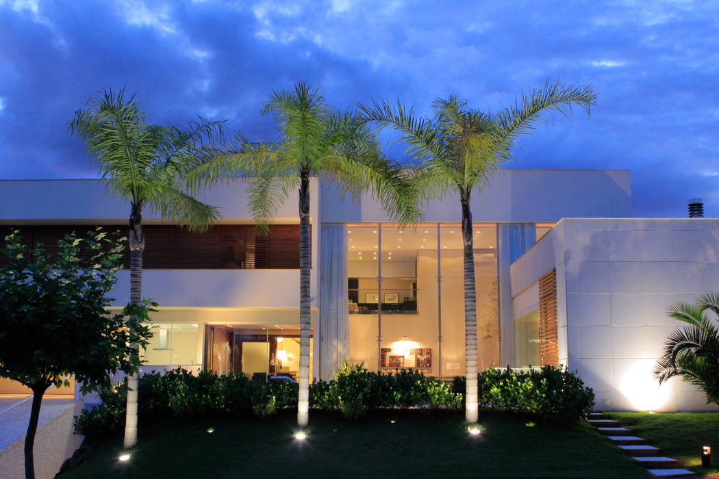 Casa Platanus, BRAVIM ◘ RICCI ARQUITETURA BRAVIM ◘ RICCI ARQUITETURA Modern houses