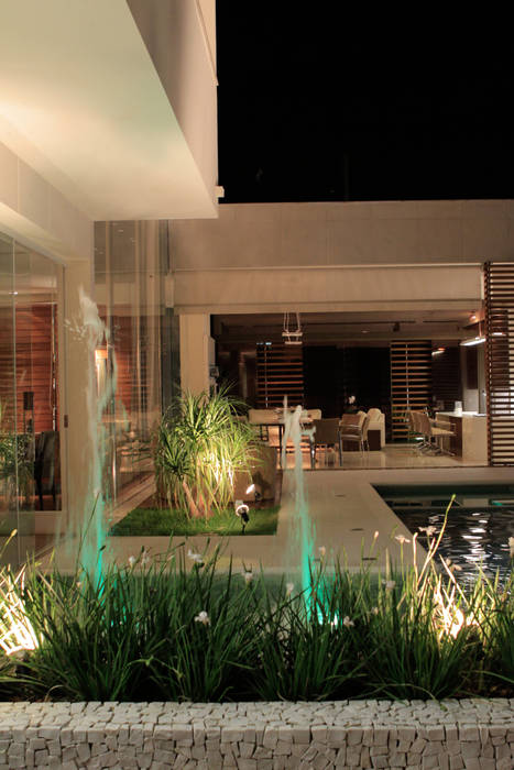 Casa Platanus, BRAVIM ◘ RICCI ARQUITETURA BRAVIM ◘ RICCI ARQUITETURA Modern houses