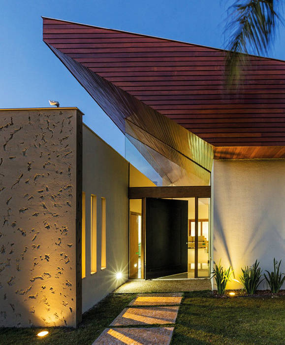 CASA LUZ E SOMBRA, BRAVIM ◘ RICCI ARQUITETURA BRAVIM ◘ RICCI ARQUITETURA Casas de estilo moderno