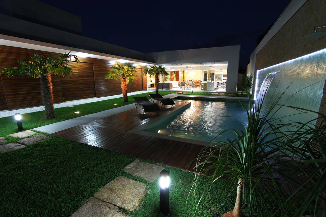 CASA DO FOTOGRAFO, BRAVIM ◘ RICCI ARQUITETURA BRAVIM ◘ RICCI ARQUITETURA Piscinas de estilo moderno