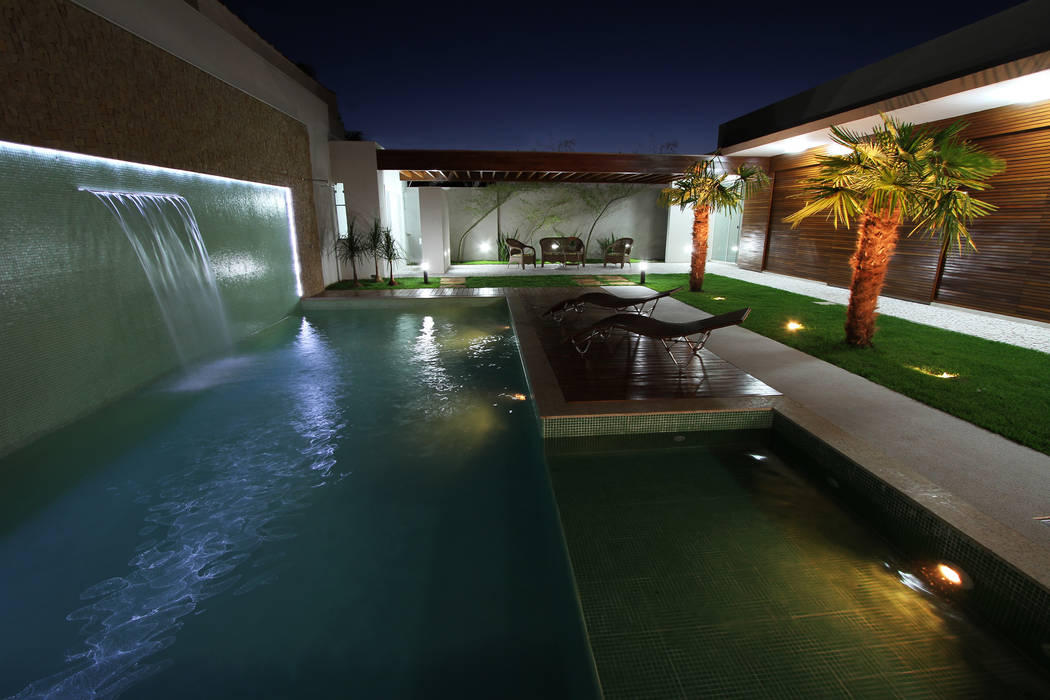 CASA DO FOTOGRAFO, BRAVIM ◘ RICCI ARQUITETURA BRAVIM ◘ RICCI ARQUITETURA Pool