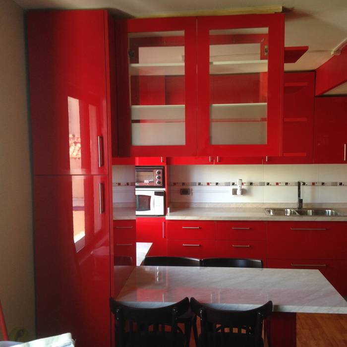 Cocina roja brillante, N.Muebles Diseños Limitada N.Muebles Diseños Limitada Espacios comerciales Aglomerado Centros Comerciales