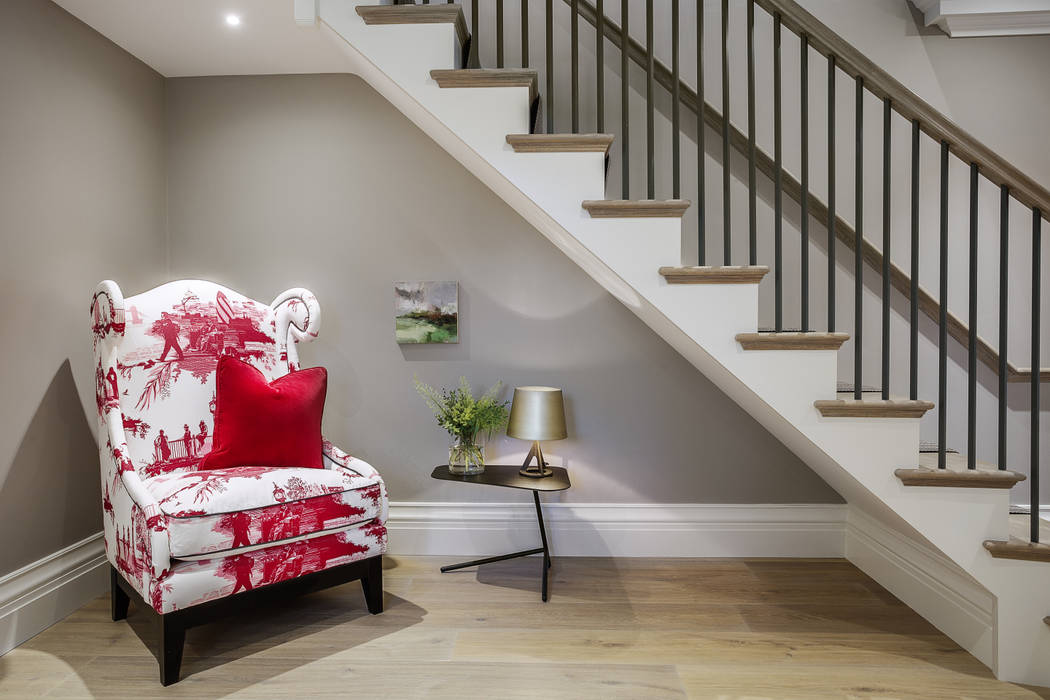 Entrance Hallway Studio Hooton Couloir, entrée, escaliers modernes Hallway,armchair,lighting,stairs,flooring