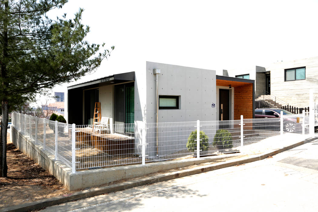 1억대로 짓는 중정을 품은 단층전원주택 , 한글주택(주) 한글주택(주) Casas modernas: Ideas, imágenes y decoración