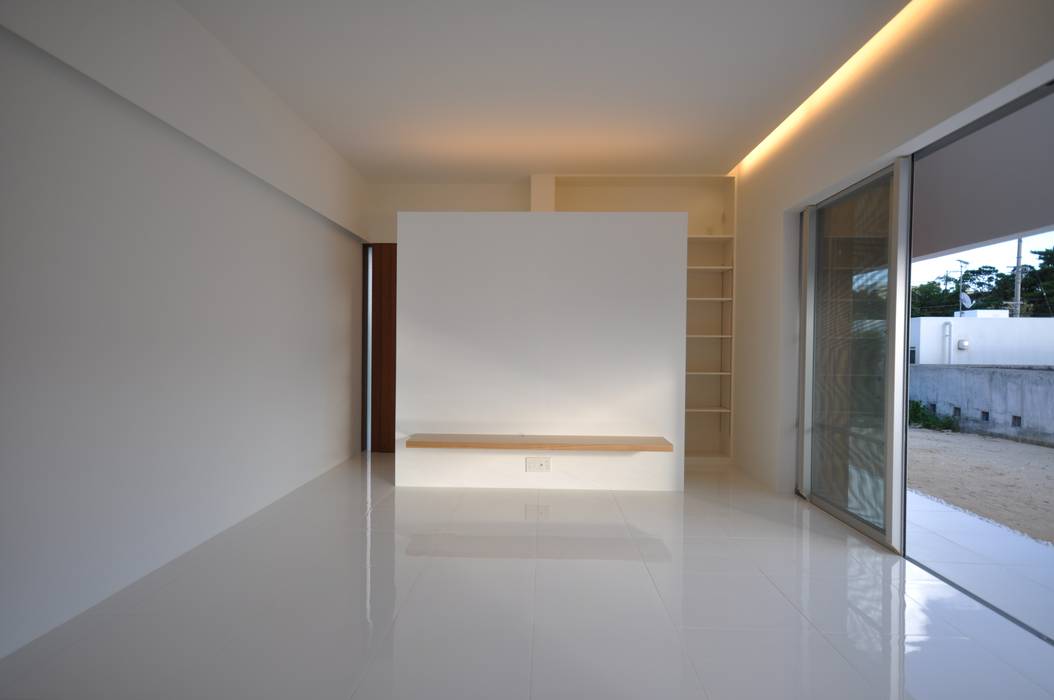 Os-HOUSE, 門一級建築士事務所 門一級建築士事務所 Modern Living Room Tiles White