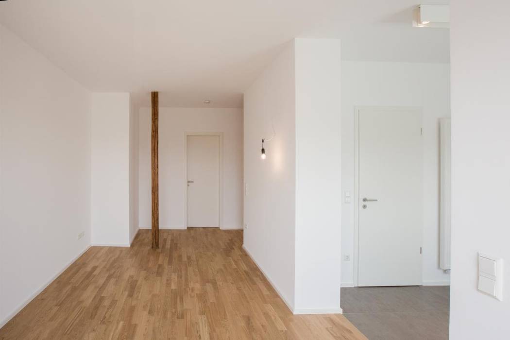 Wohnzimmer-Diele BPLUSARCHITEKTUR Moderner Flur, Diele & Treppenhaus Maisonette, Wohnung, Altbau