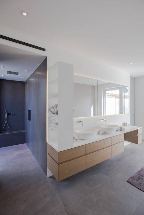 haus GTO, BPLUSARCHITEKTUR BPLUSARCHITEKTUR Ванная комната в стиле минимализм