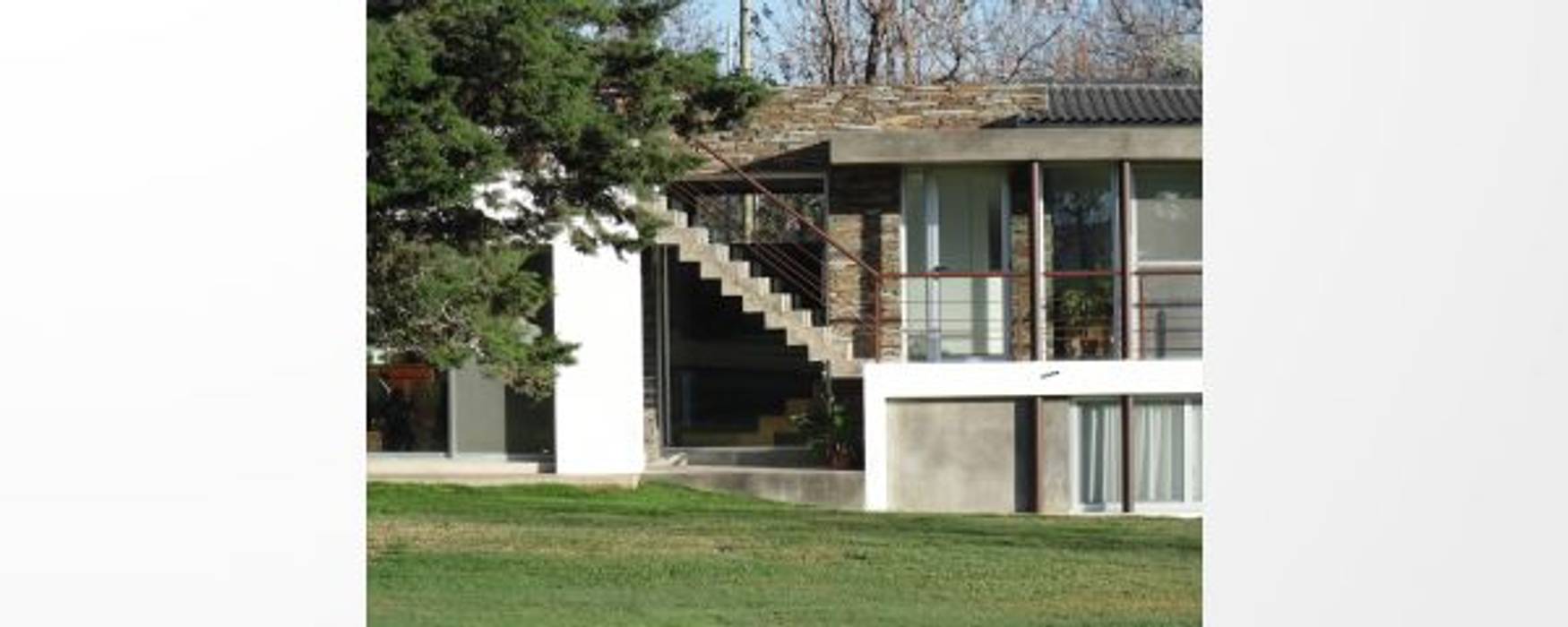 Vivienda Club de Campo Mendoza YANCARELLI - GOMEZ CODINA arquitectos Casas modernas