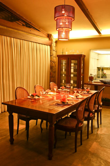 Casa da Serra Duo Arquitetura Salas de jantar campestres Madeira Efeito de madeira