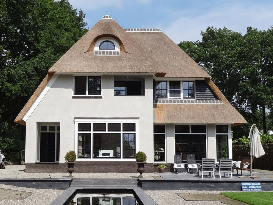 Rietgedekte witte villa te Veenendaal, 01 Architecten 01 Architecten