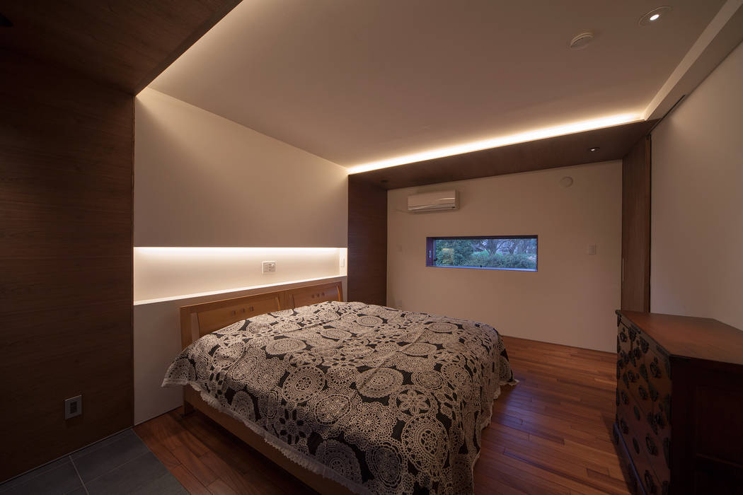 クロスハウス～「作業所」のある家～, ＩＳＤアーキテクト一級建築士事務所 ＩＳＤアーキテクト一級建築士事務所 Modern Bedroom Wood Wood effect
