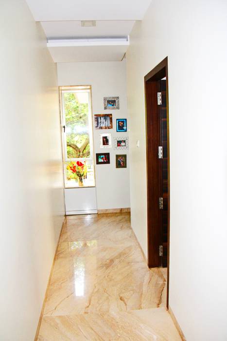 The Shah Villa , Elevate Lifestyles Elevate Lifestyles Minimalist corridor, hallway & stairs