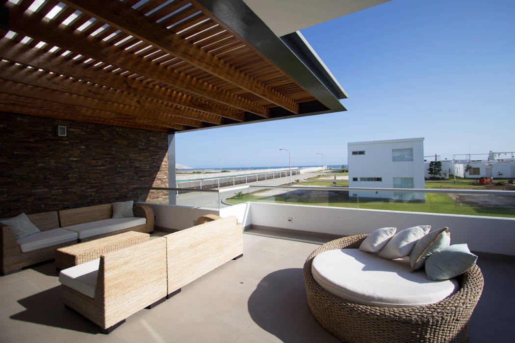 CASA DE PLAYA BARRÓN, ARKILINEA ARKILINEA Balcones y terrazas de estilo minimalista