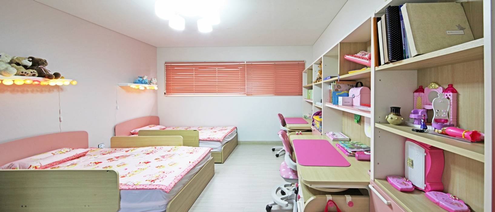 여수 밤바다를 가족 품 안에 (여수 웅천동 주택), 윤성하우징 윤성하우징 Modern Kid's Room