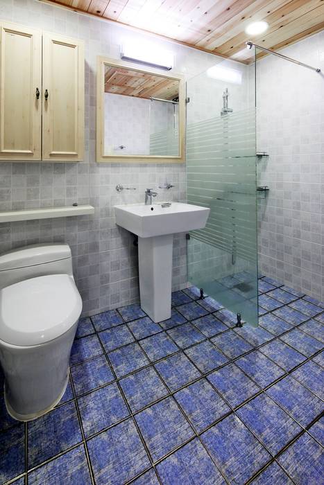 은평 뉴타운에 자리잡은 네 가족의 꿈 (서울 은평구 주택), 윤성하우징 윤성하우징 Classic style bathroom