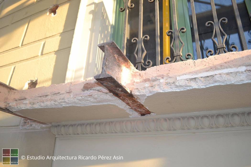 RESTAURACIÓN REALIZADA DE UN EDIFICIO PROTEGIDO DE L'EIXAMPLE., Estudio Arquitectura Ricardo Pérez Asin Estudio Arquitectura Ricardo Pérez Asin Klasik Evler