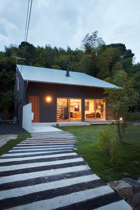 里山に建つ家, toki Architect design office toki Architect design office Maisons modernes Bois Effet bois