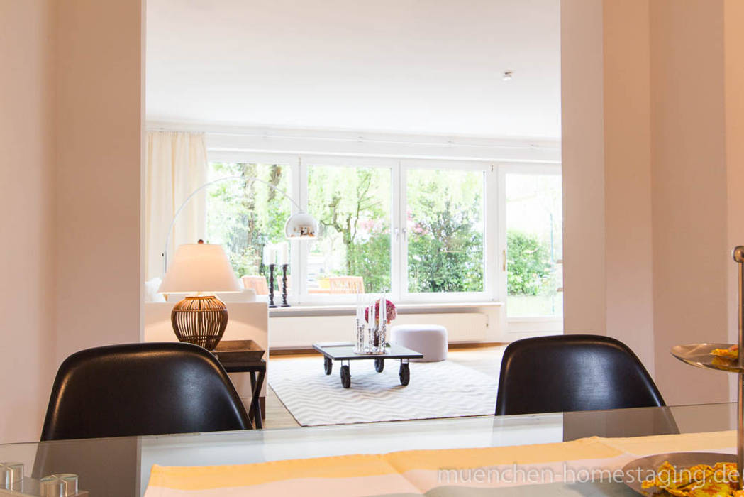 Home Staging im Sommer, Münchner HOME STAGING Agentur Münchner HOME STAGING Agentur ห้องนั่งเล่น