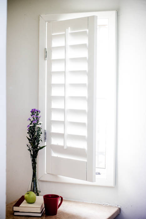 Shutter blanca para ventana pequeña, Whitewood Shutters Whitewood Shutters Colonial style window and door Blinds & shutters