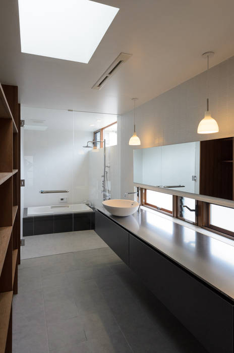 Okayama K.K_House, バウムスタイルアーキテクト一級建築士事務所 バウムスタイルアーキテクト一級建築士事務所 모던스타일 욕실