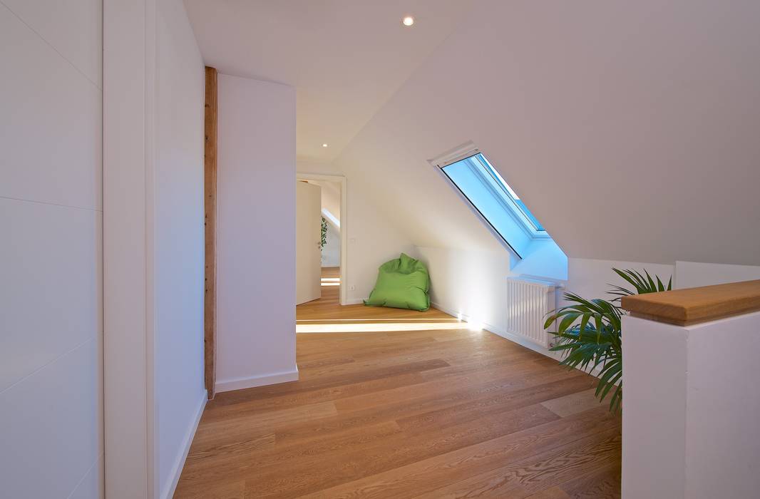 homify Couloir, entrée, escaliers modernes