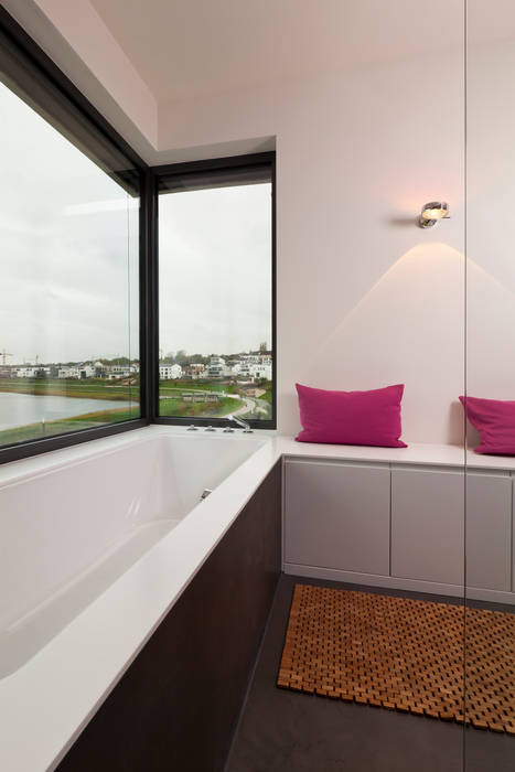 Villa dortmund: badezimmer von kitzig interior design gmbh | homify Villa dortmund: badezimmer von kitzig interior design gmbh | homify